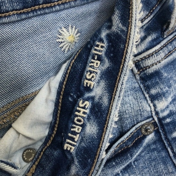 American Eagle Hi-Rise Shortie Jean Shorts with 
Floral Daisy Embroidery Size 8 - Picture 5 of 7